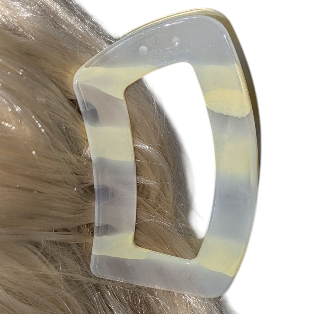 🍁 3/ $15 Boutique Claw Hair Clip